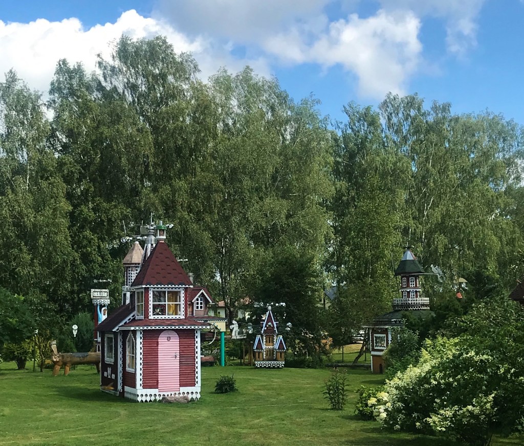 Ko redzēt pa ceļam uz Skaistkalni?Kokamatnieka sēta