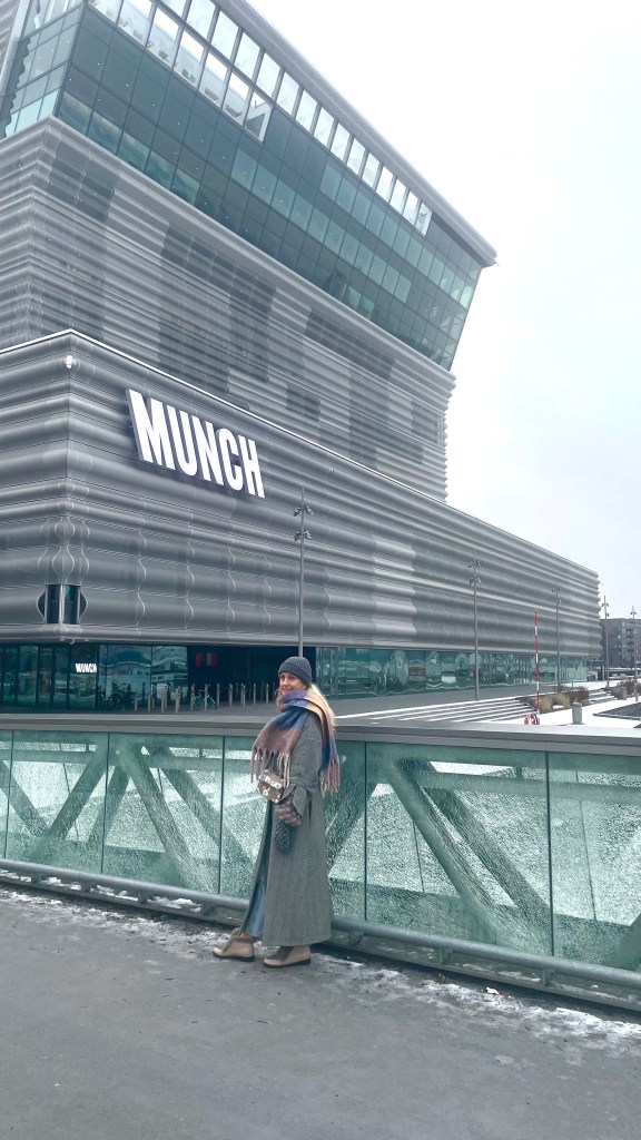 Oslo arhitektūra. Karl Johan gate. Arhitektūras stili. Kultūras centrs. Bibliotēka.