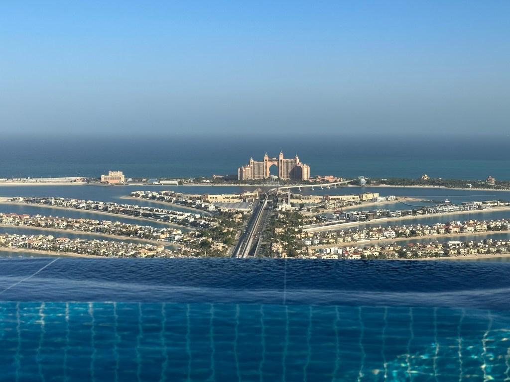 Peldbasevirs Dubaijas